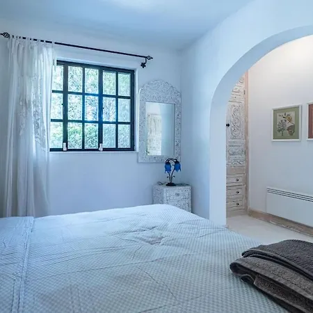Holiday home Essiz, Verandali Rustik Tas Ev *