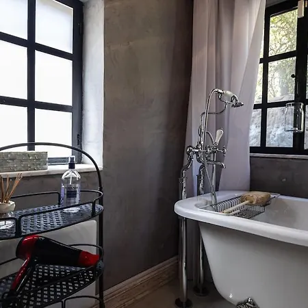 Essiz, Verandali Rustik Tas Ev Holiday home