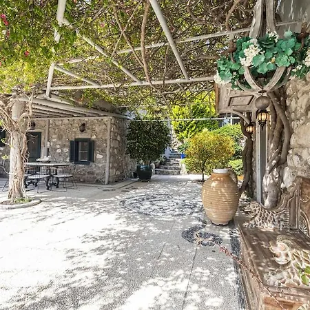 Essiz, Verandali Rustik Tas Ev Holiday home *