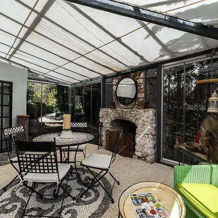 Essiz, Verandali Rustik Tas Ev Bodrum
