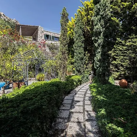 Essiz, Verandali Rustik Tas Ev Ferienhaus